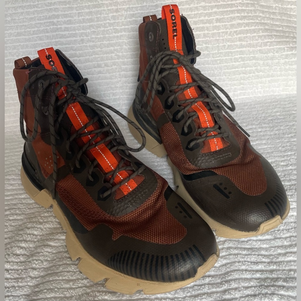 Sorel sneaker/boot, Men’s size 8.5